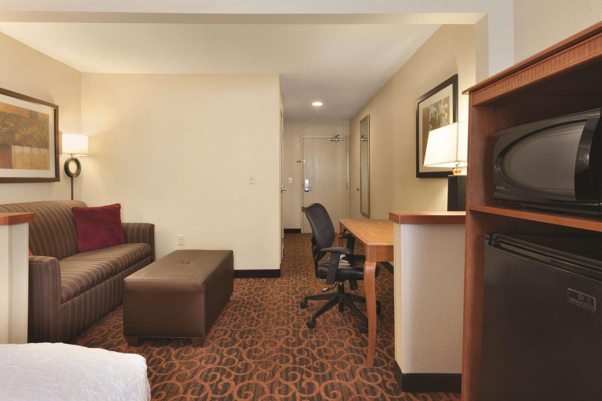 Hampton Minneapolis-burnsville 3*